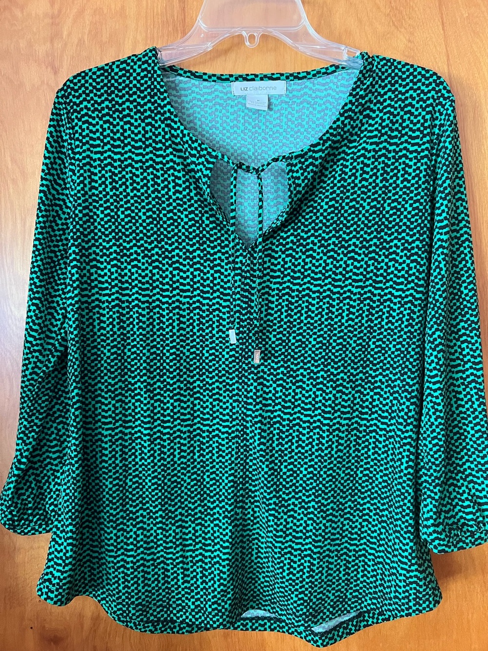 Liz Claiborne size medium green and black cropped sleeve split neck top with tie